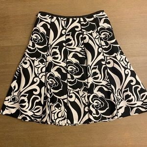 Ann Taylor black and white floral A line skirt.